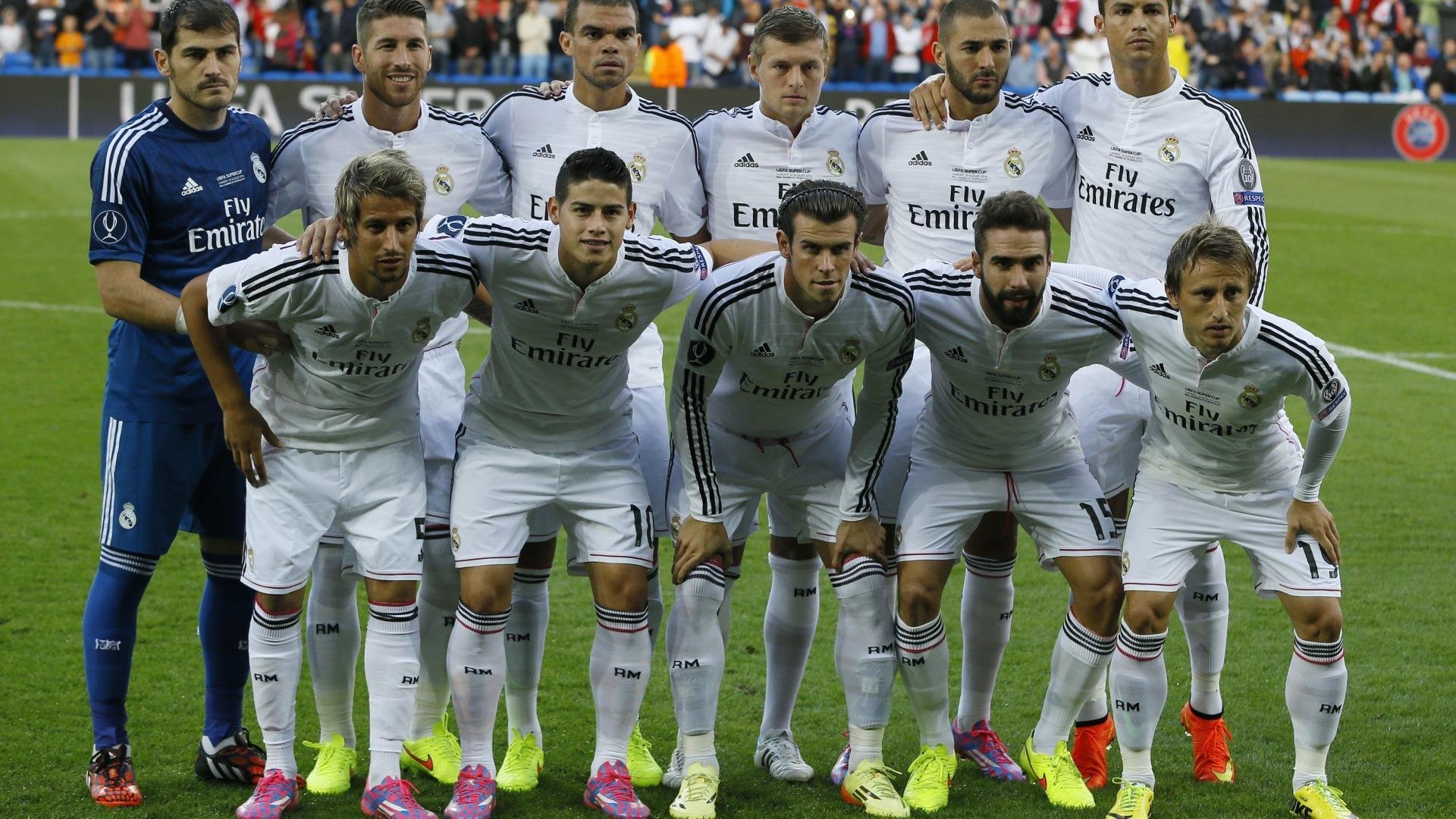 世界杯胜利国脚在欧冠赛前被列队鼓掌欢迎 场面温情