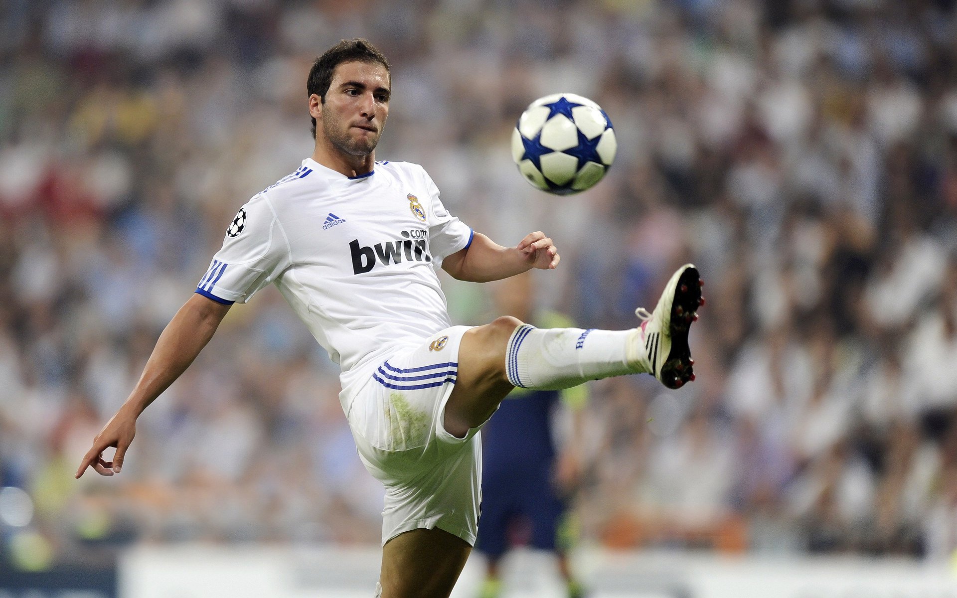 超市“购物+运动”通道开辟 顾客可绕行小型跑道